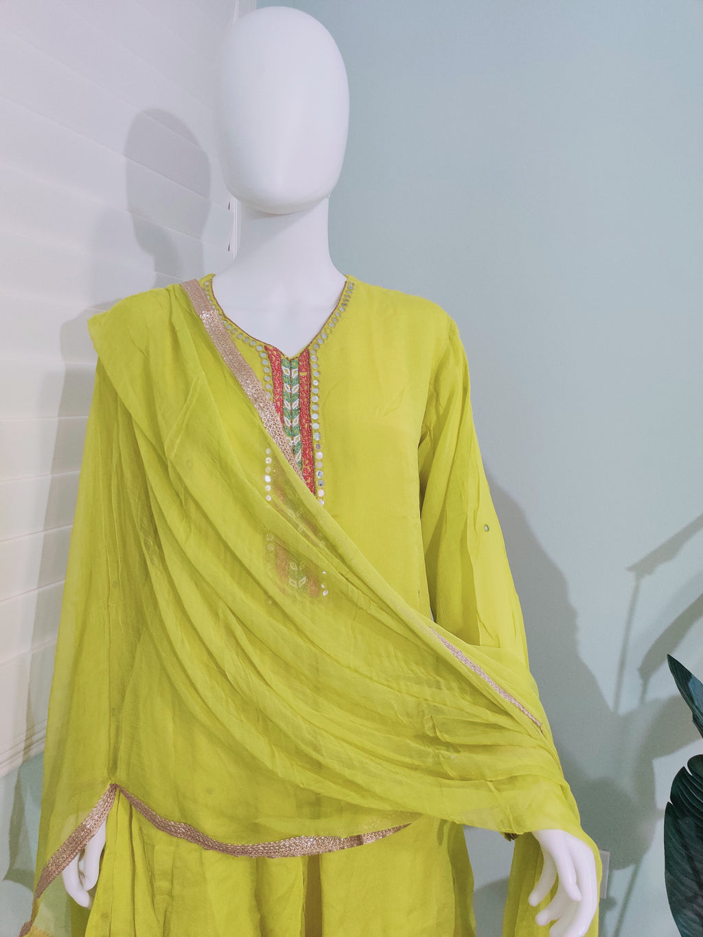 Chinon Pathani Salwar Kurta Set