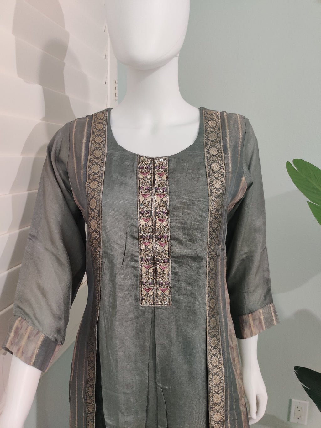 Gray A-Line Jaquard Silk Suit