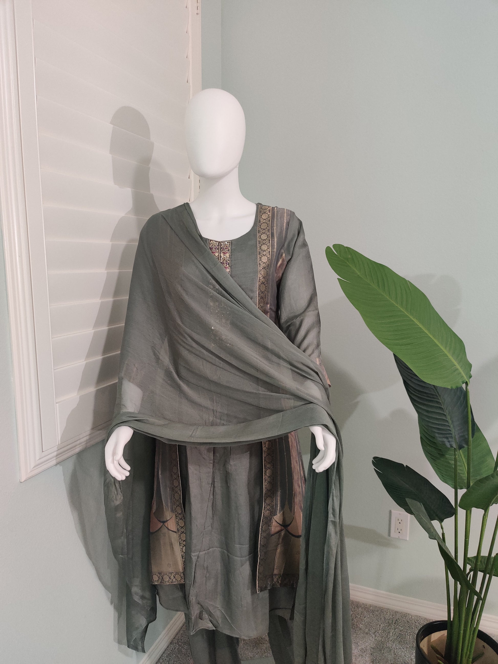 Gray A-Line Jaquard Silk Suit