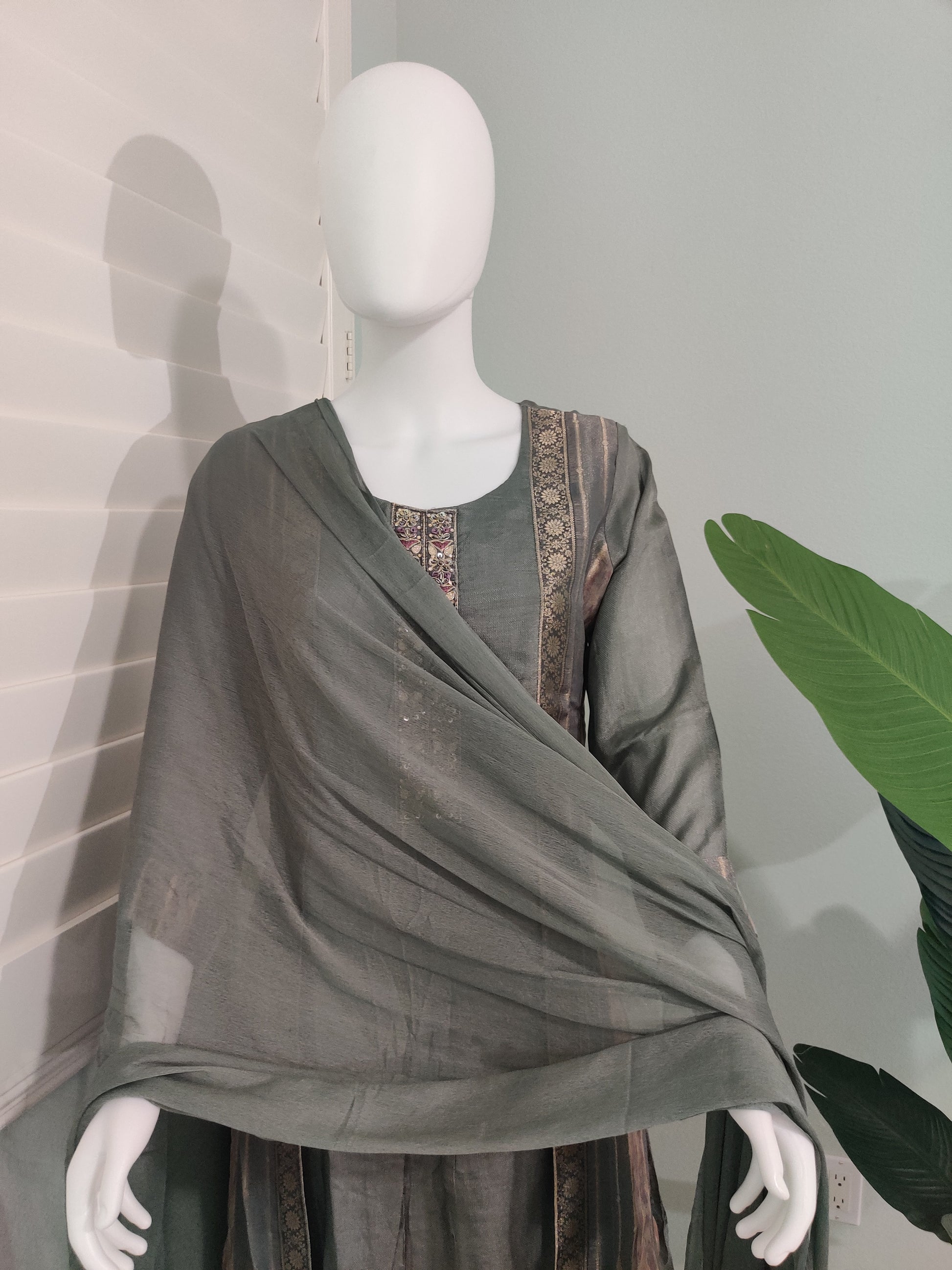 Gray A-Line Jaquard Silk Suit