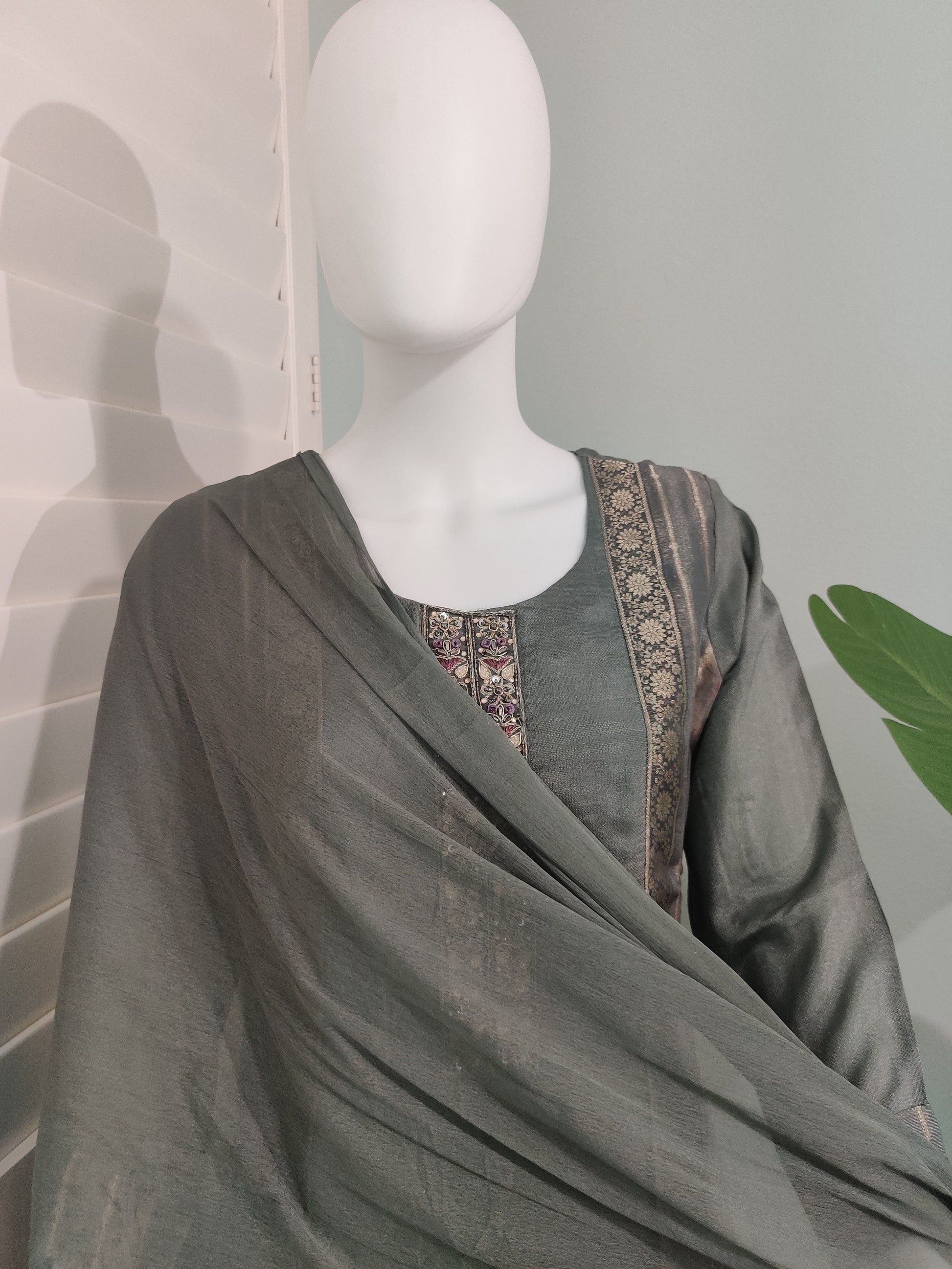 Gray A-Line Jaquard Silk Suit