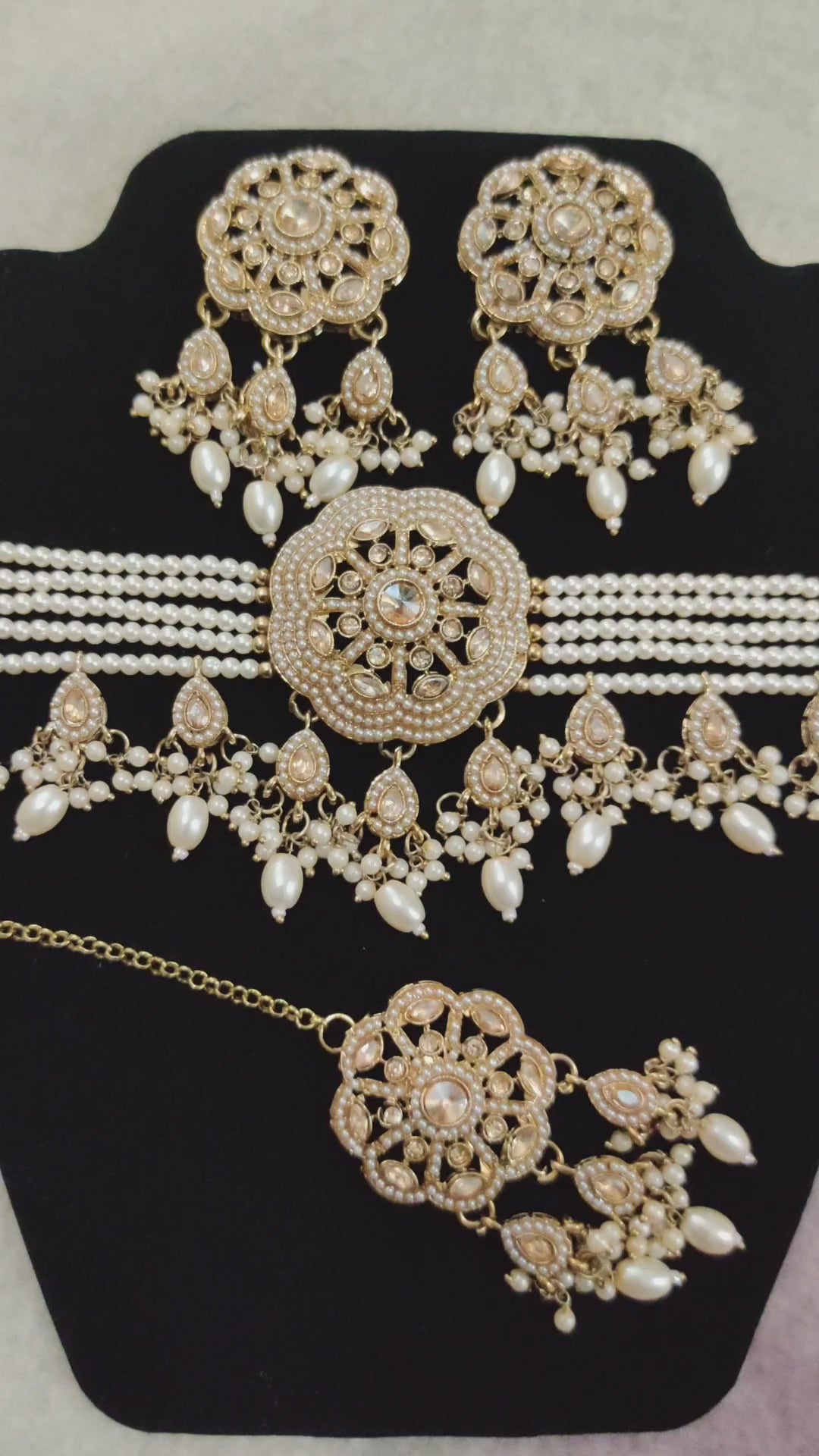 💫Regal Radiance Choker Set