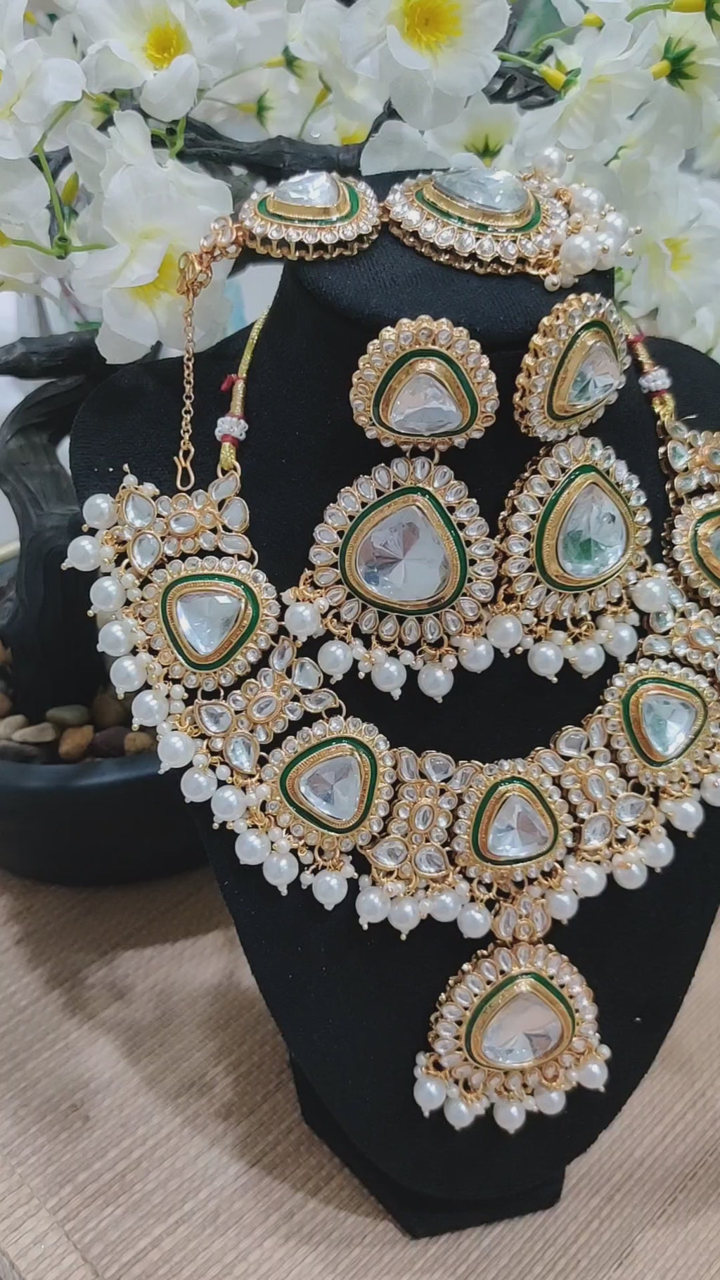 Regal Kundan and Emerald green Necklace Set