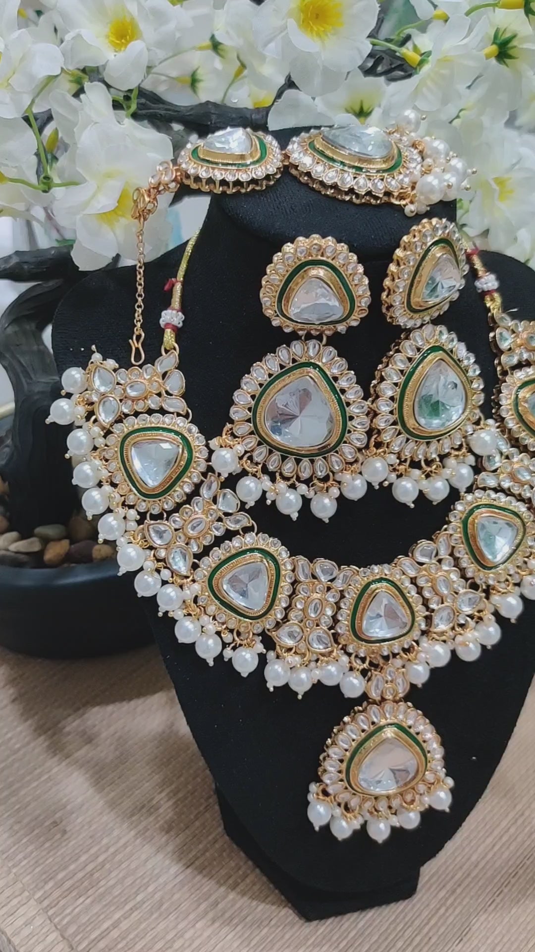 Regal Kundan and Emerald green Necklace Set