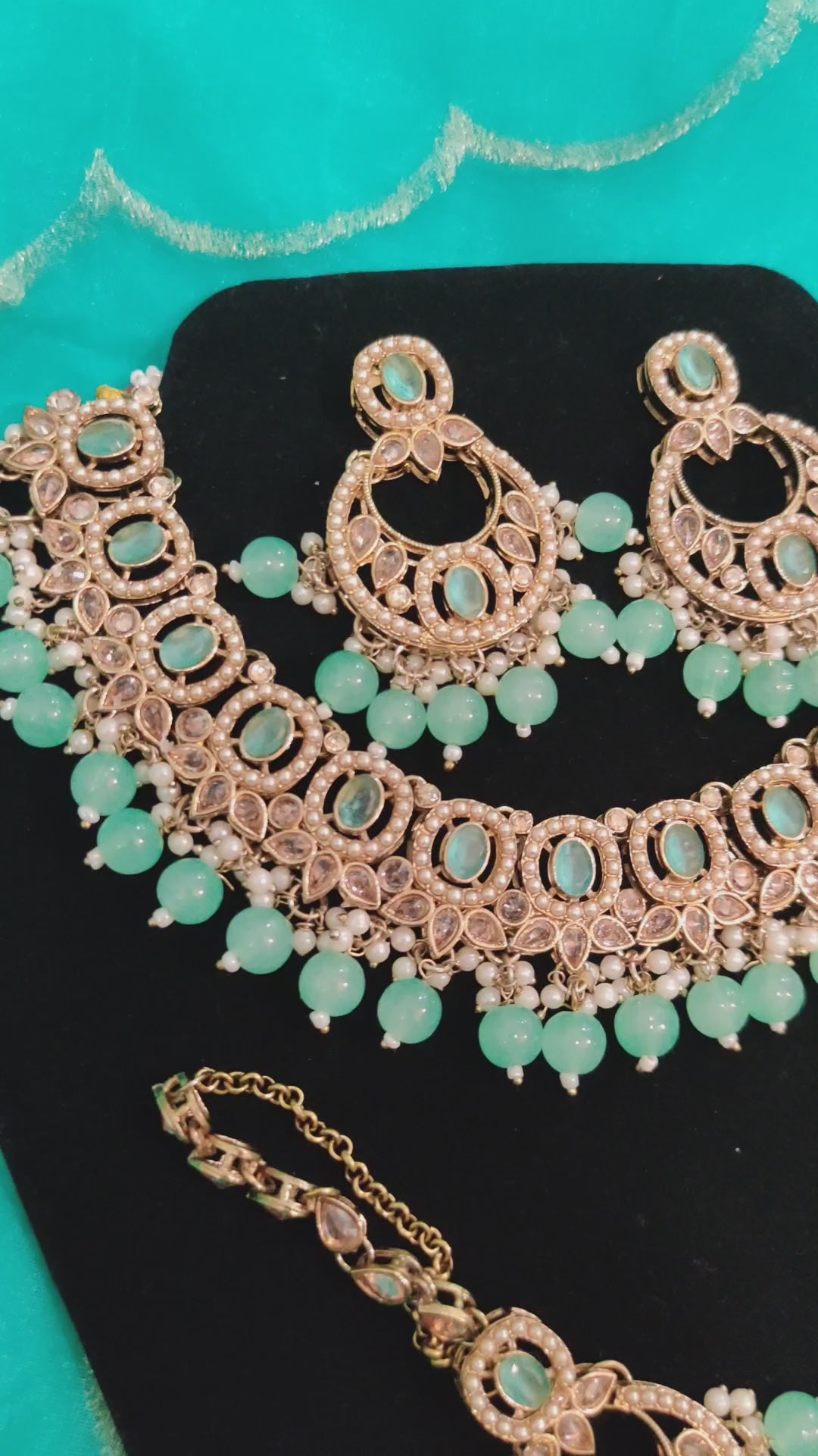 Emerald and Gold Necklace Set