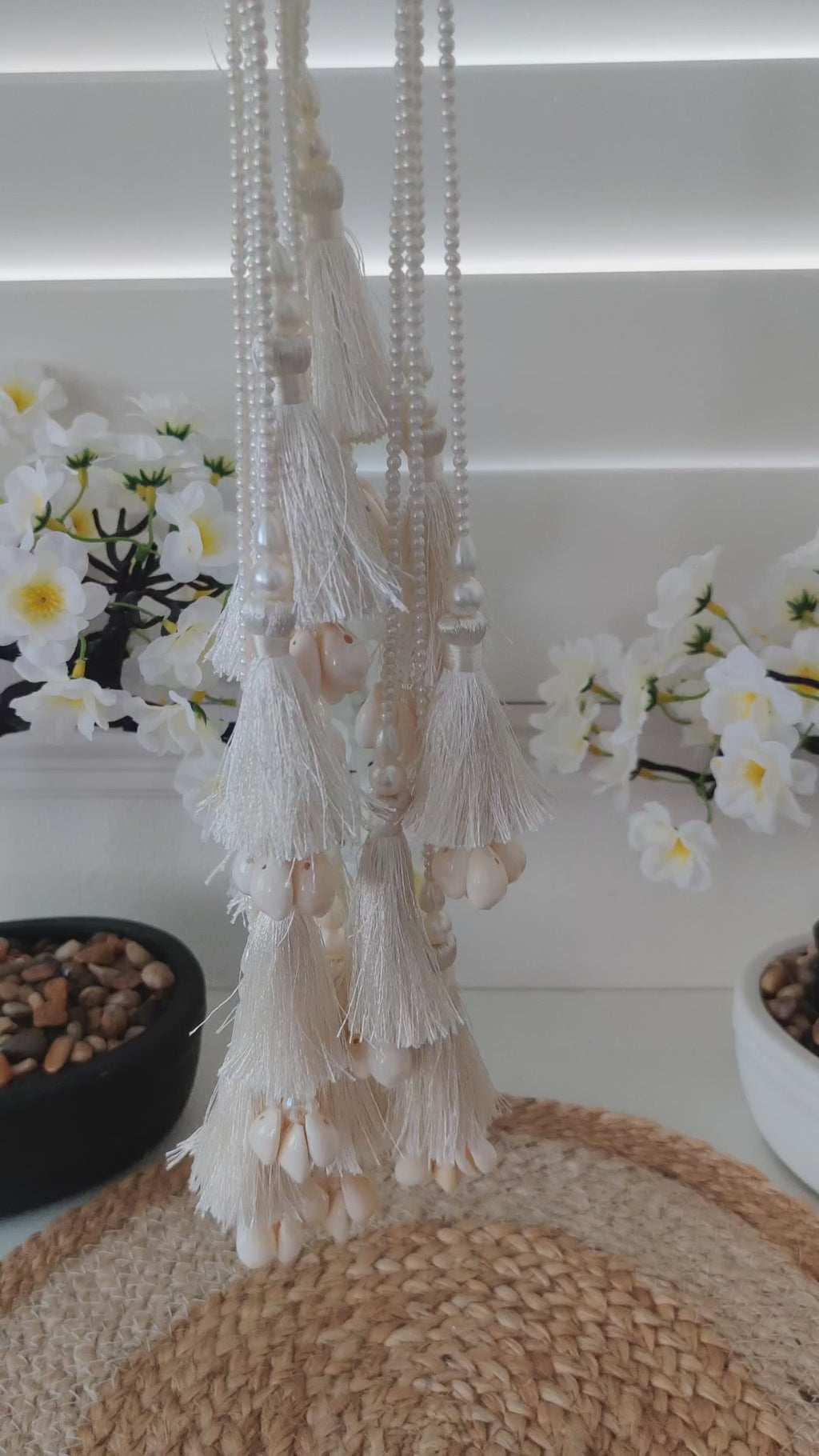 Beige Seashell & Silver Thread Heritage Paranda