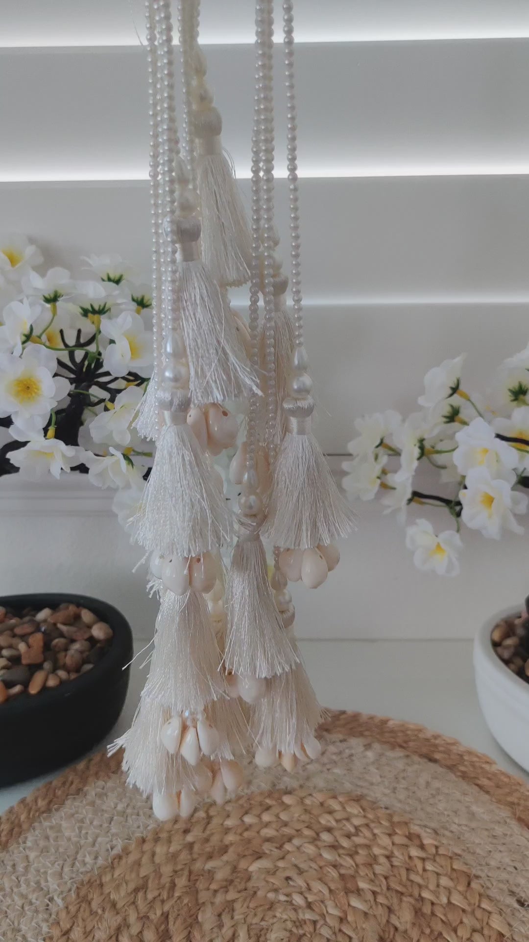 Beige Seashell & Silver Thread Heritage Paranda