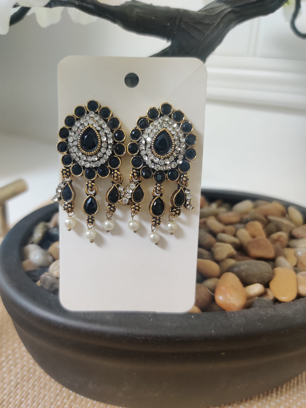 ✨ Elegant Teardrop Stone & Pearl Dangler Earrings