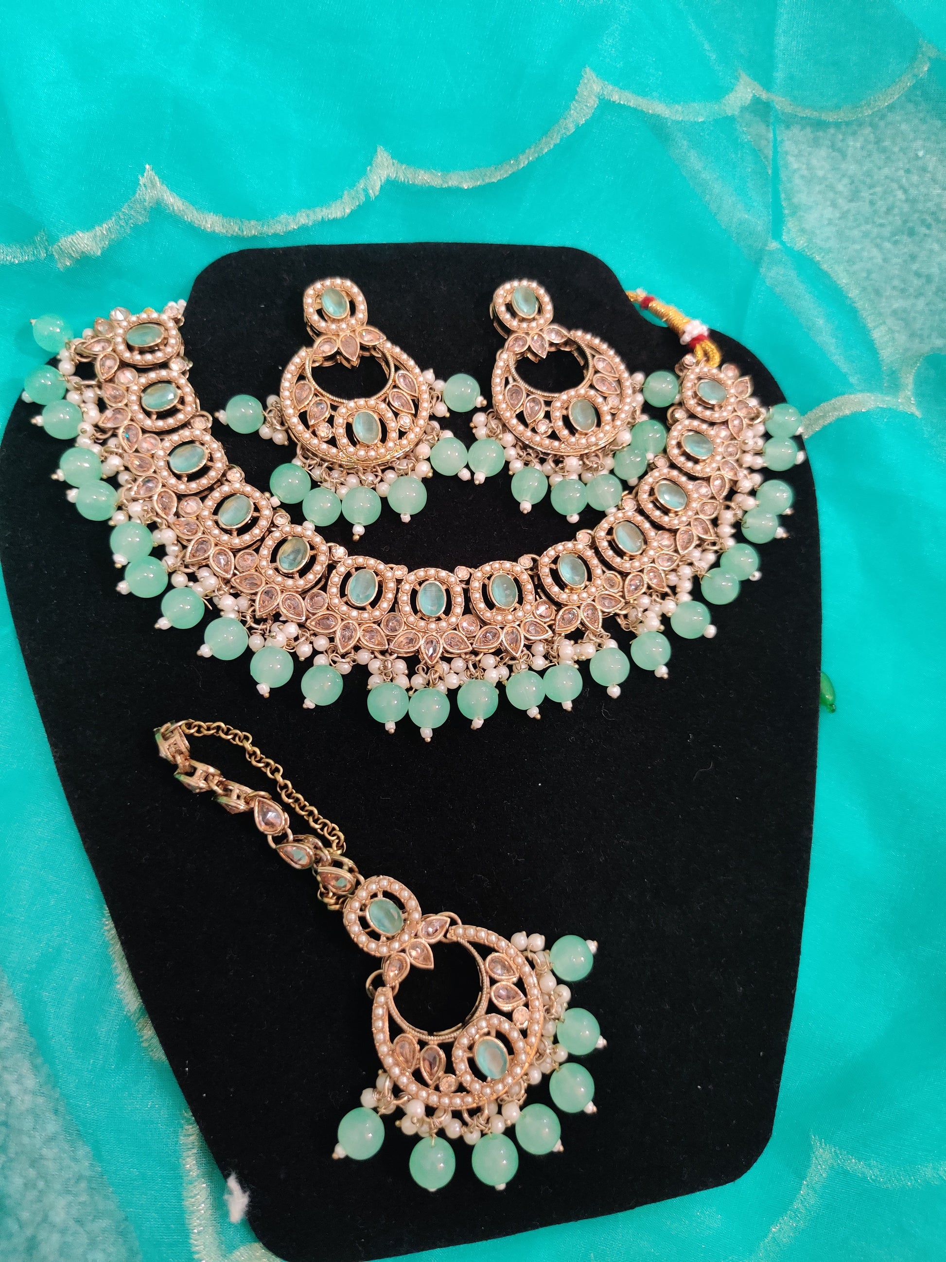 Emerald and Gold Necklace Set