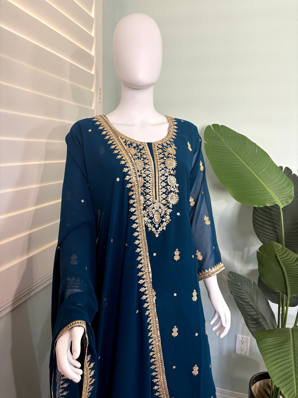Zari Embroidered Skirt Kurta Set (Plus Size)