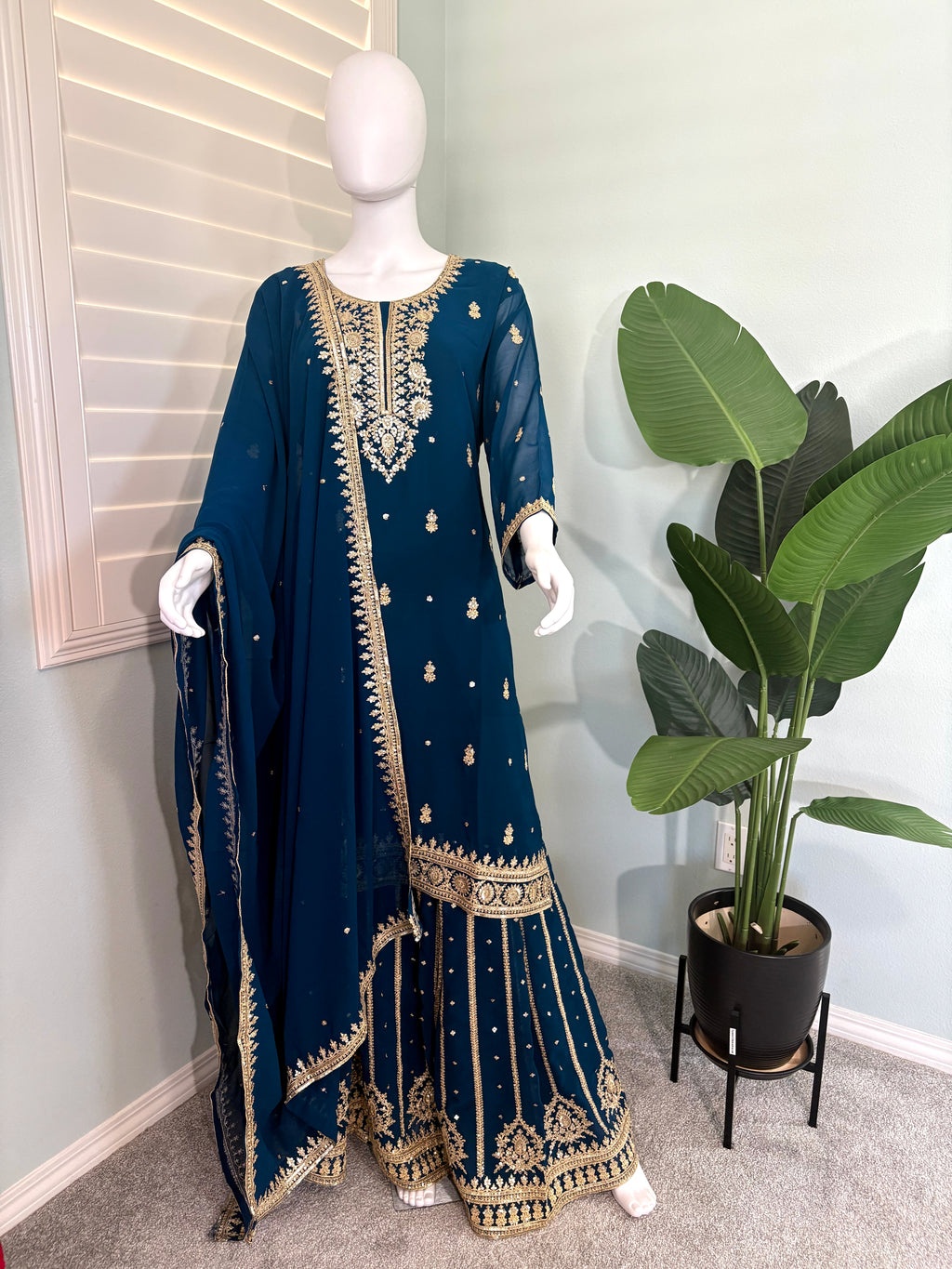 Zari Embroidered Skirt Kurta Set (Plus Size)