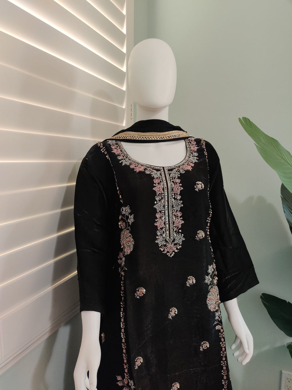 Elegant Fendy Silk Handwork Embroidered Kurta Set (Plus Size)