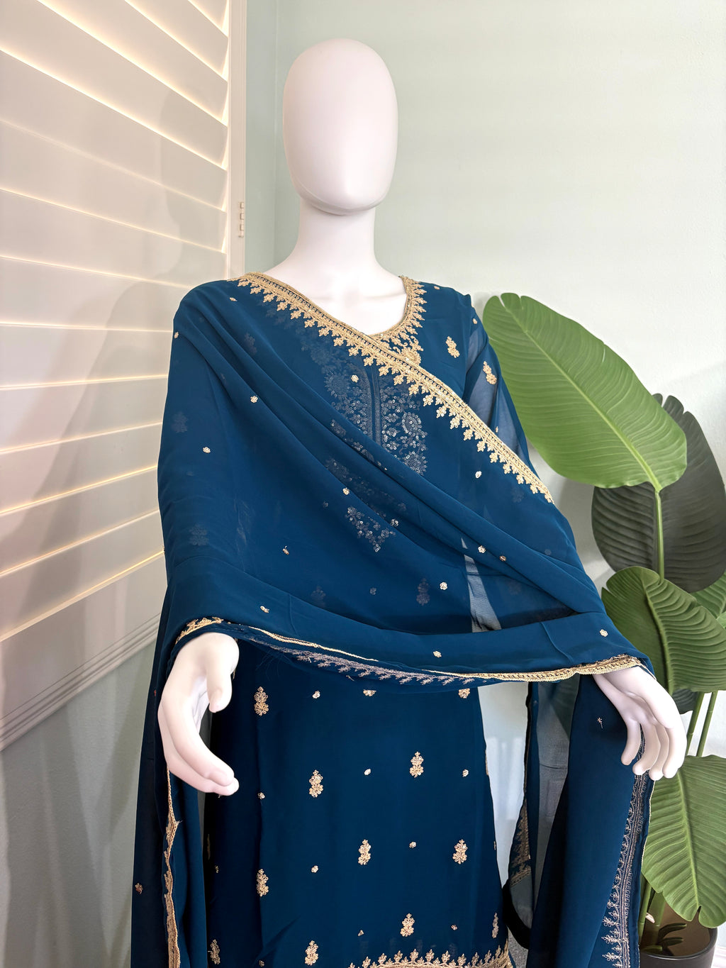 Zari Embroidered Skirt Kurta Set (Plus Size)