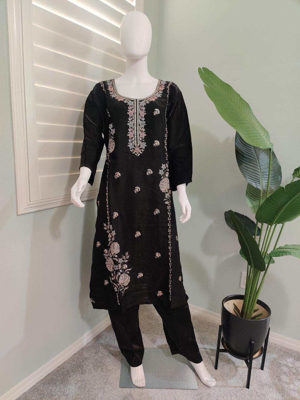 Elegant Fendy Silk Handwork Embroidered Kurta Set (Plus Size)