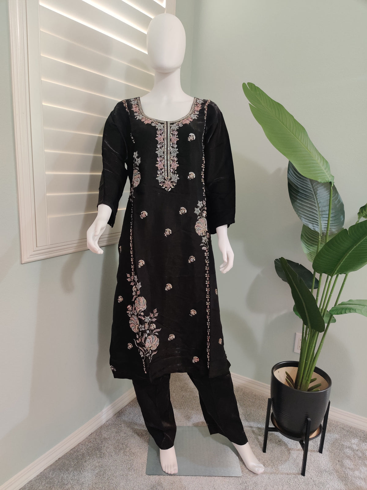 Elegant Fendy Silk Handwork Embroidered Kurta Set (Plus Size)
