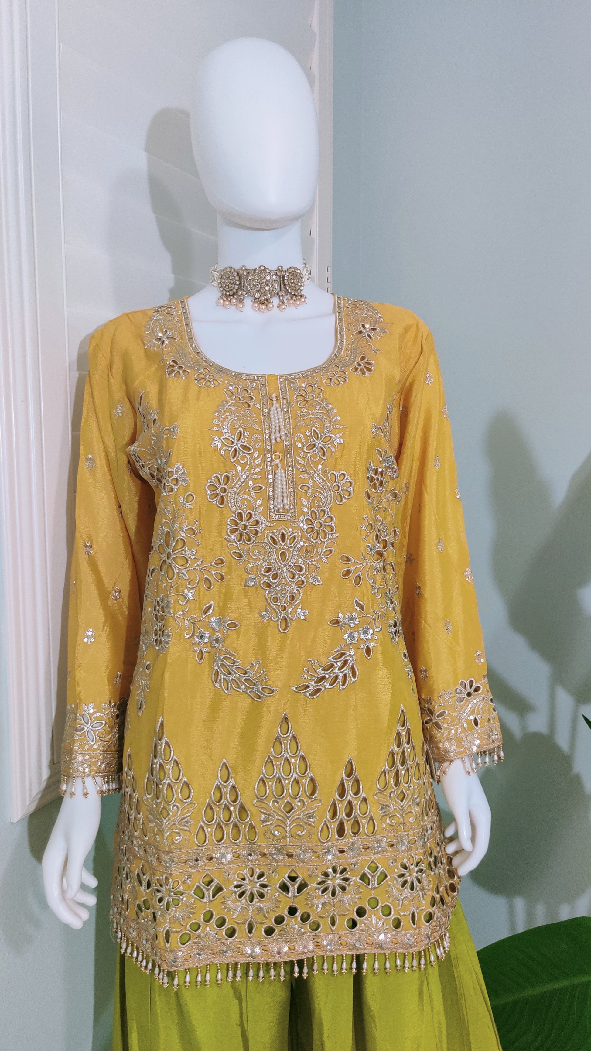 **Festive Radiance: A Tale of Two Ensembles** ✨