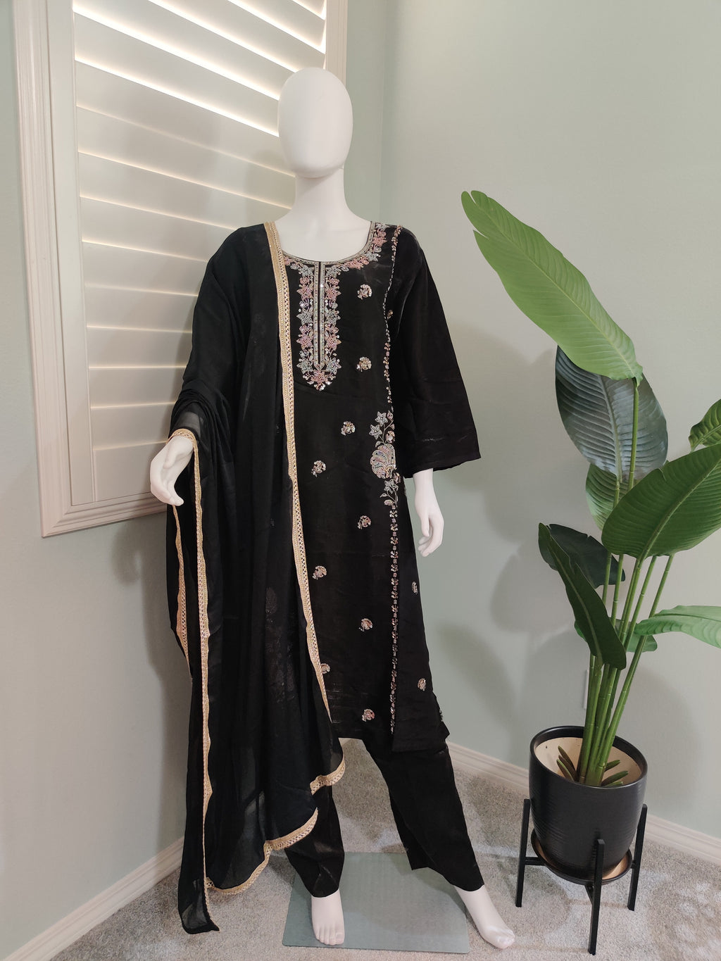 Elegant Fendy Silk Handwork Embroidered Kurta Set (Plus Size)