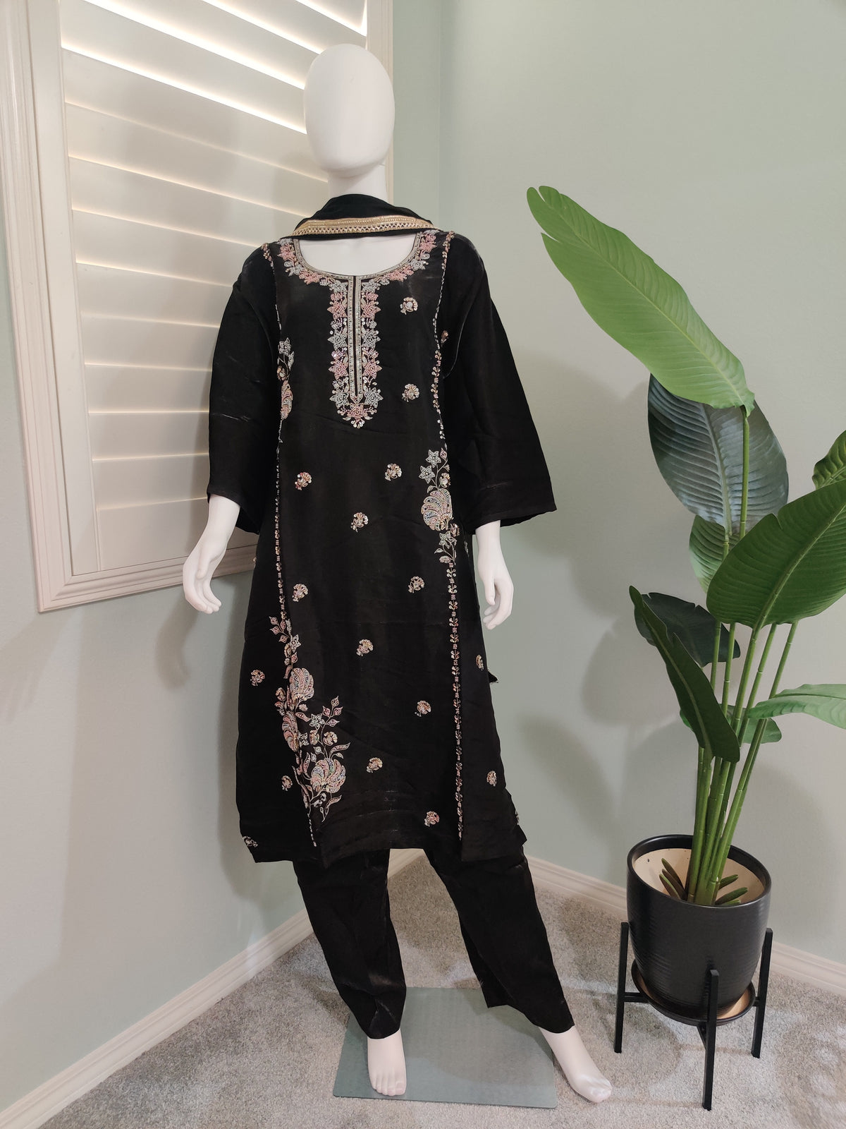 Elegant Fendy Silk Handwork Embroidered Kurta Set (Plus Size)