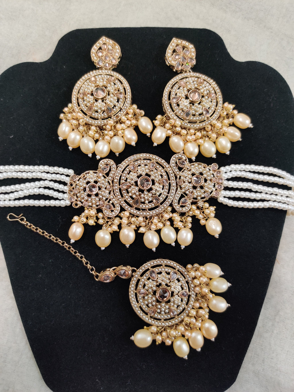 Pearl Prism Choker Set