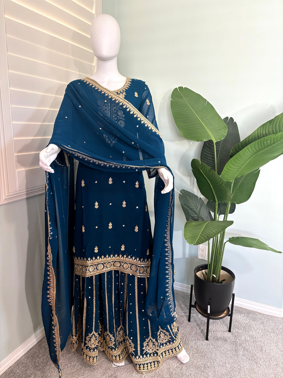 Zari Embroidered Skirt Kurta Set (Plus Size)