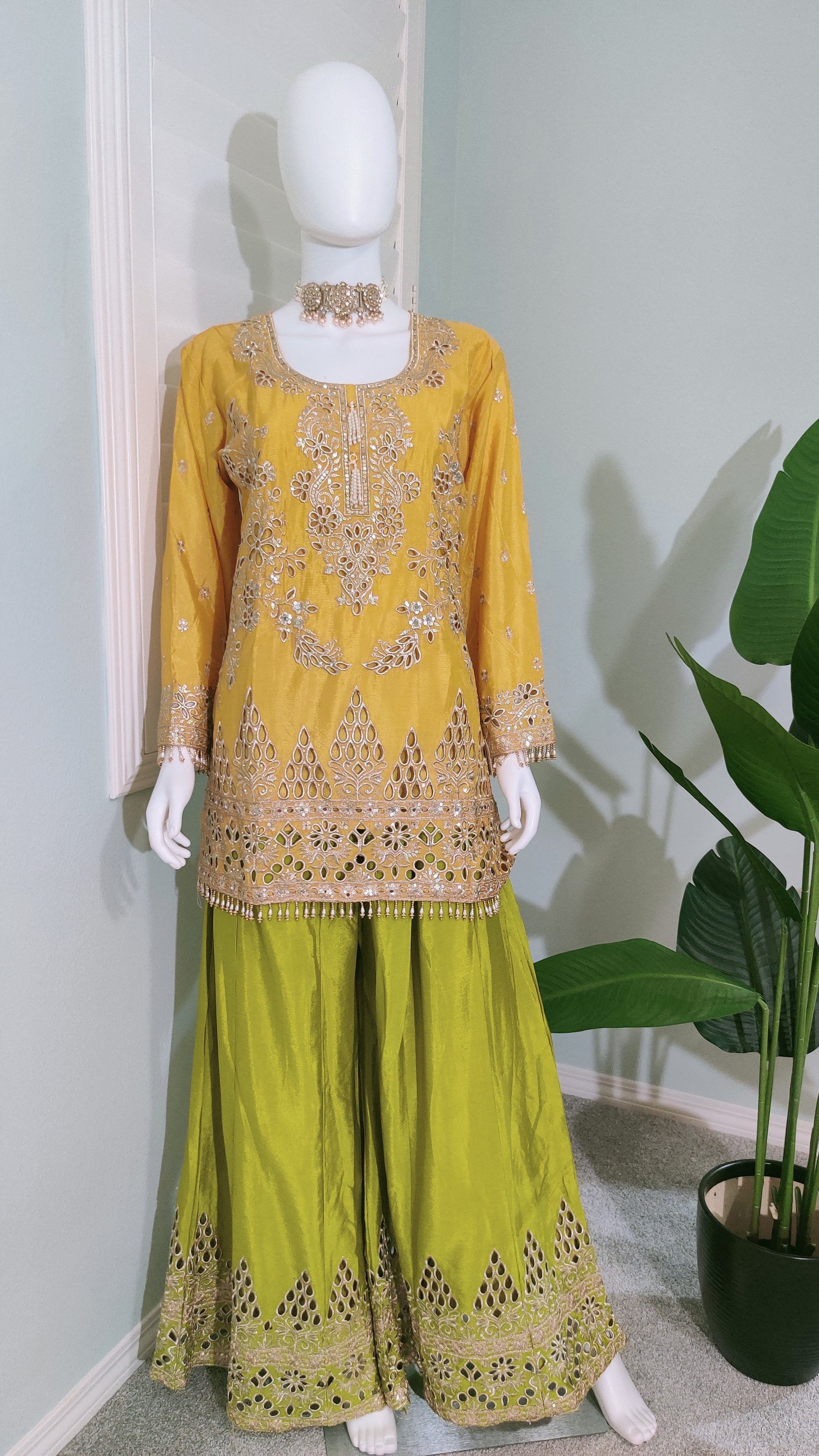 **Festive Radiance: A Tale of Two Ensembles** ✨