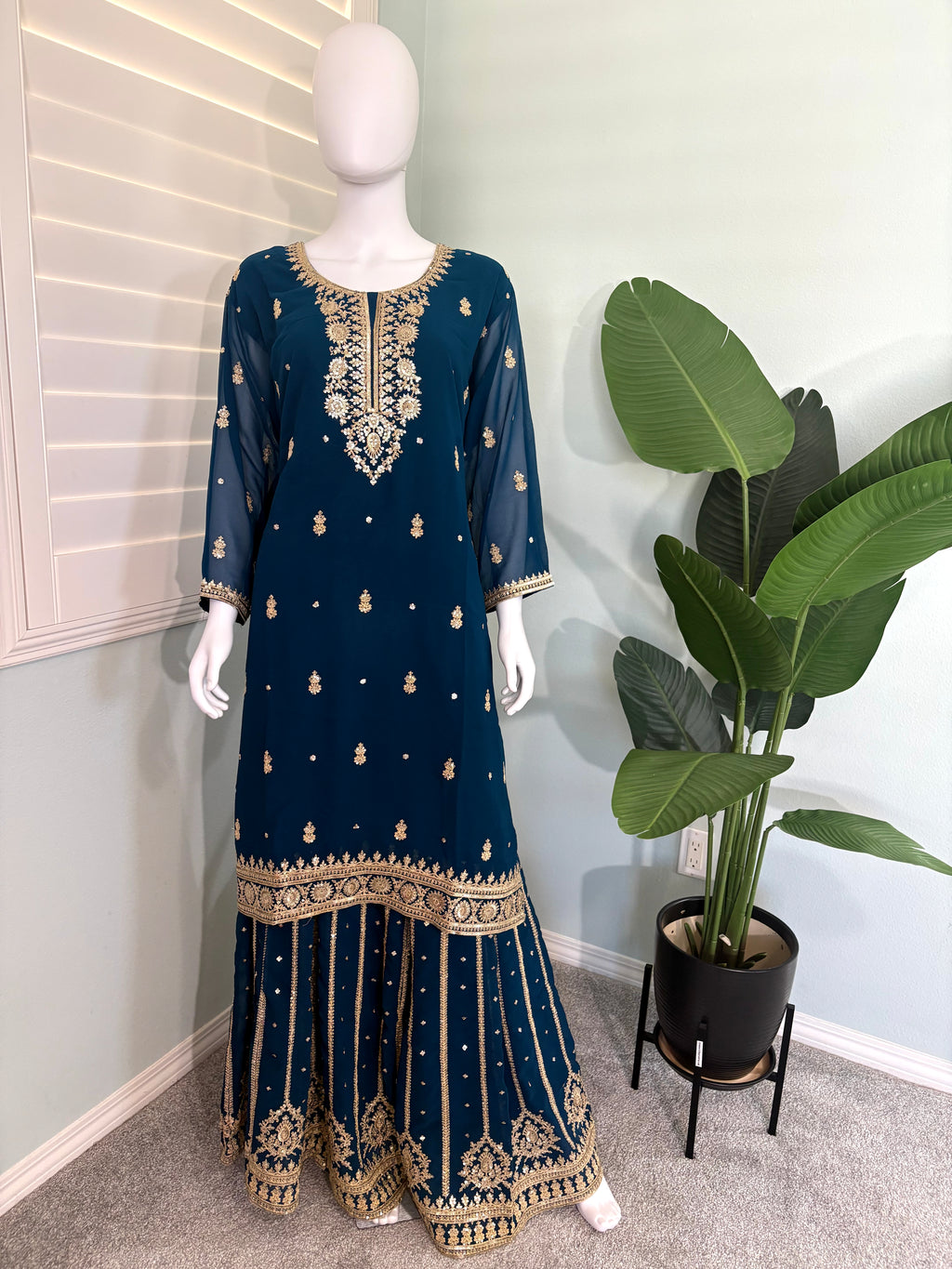 Zari Embroidered Skirt Kurta Set (Plus Size)